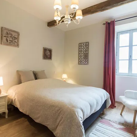 D'hotes - La Clef Des Champs - Piscine - Capucine 3*