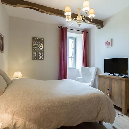 D'hôtes - La Clef Des Champs - Piscine - Capucine 3*